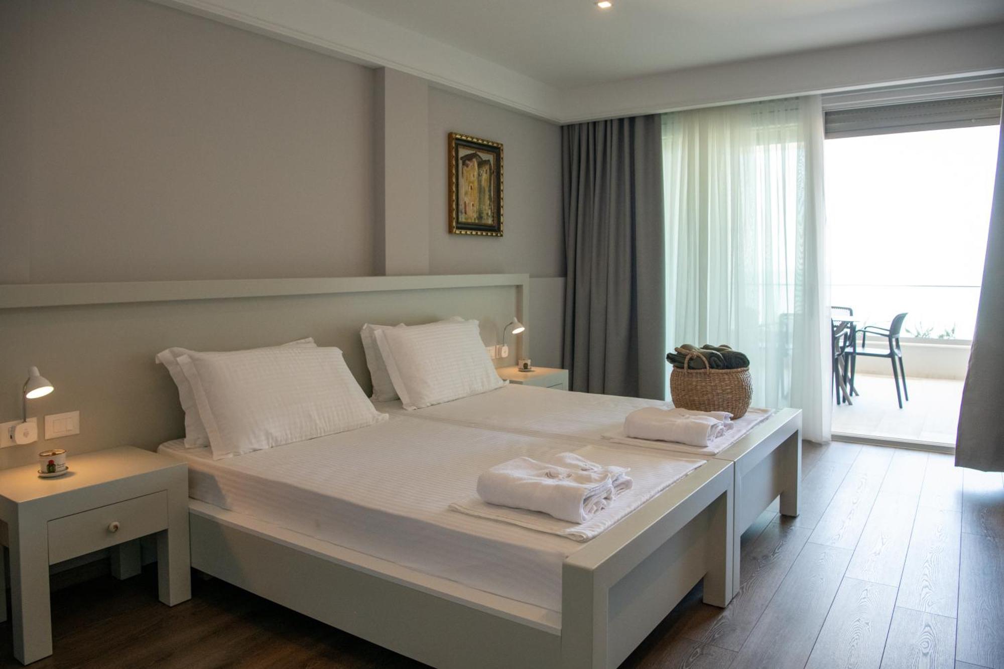 Hotel Vila 11 Durres Exterior photo